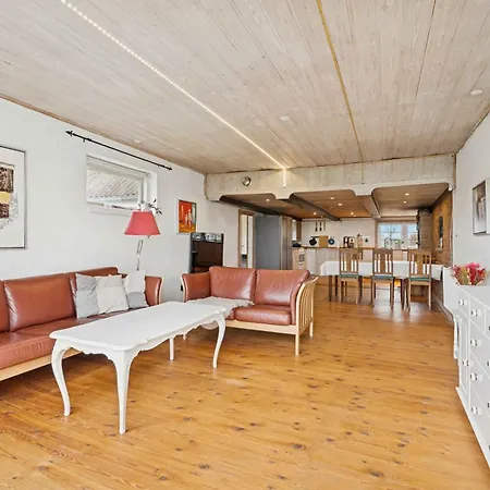 Country In Cosy With Horses *